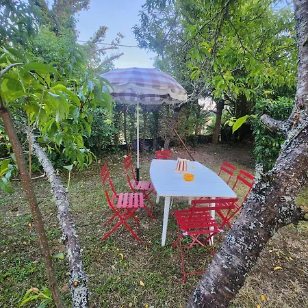 Corps De Ferme Renove A 10 Min De Sarlat 卡尔萨克阿亚克